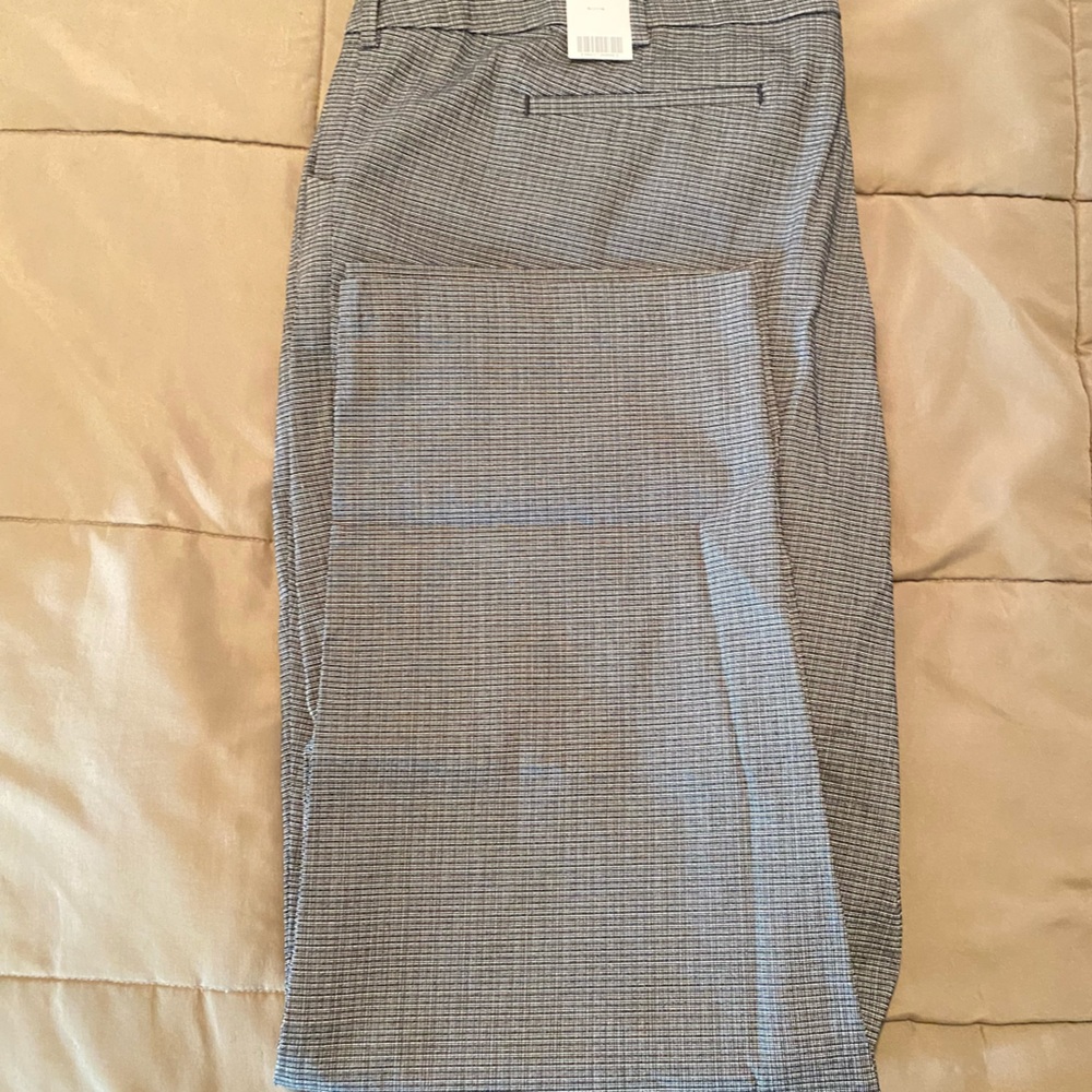 Lee Women's black/gray patterned trousers. NWT